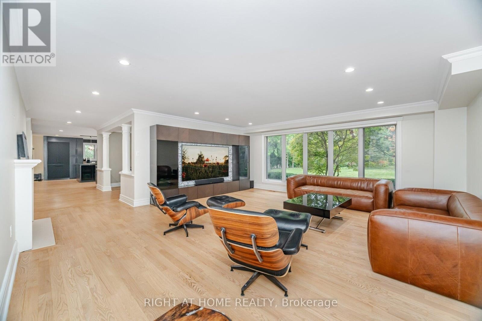 












2154 ONEIDA CRESCENT

,
Mississauga (Erindale),




Ontario
L5C1V6

