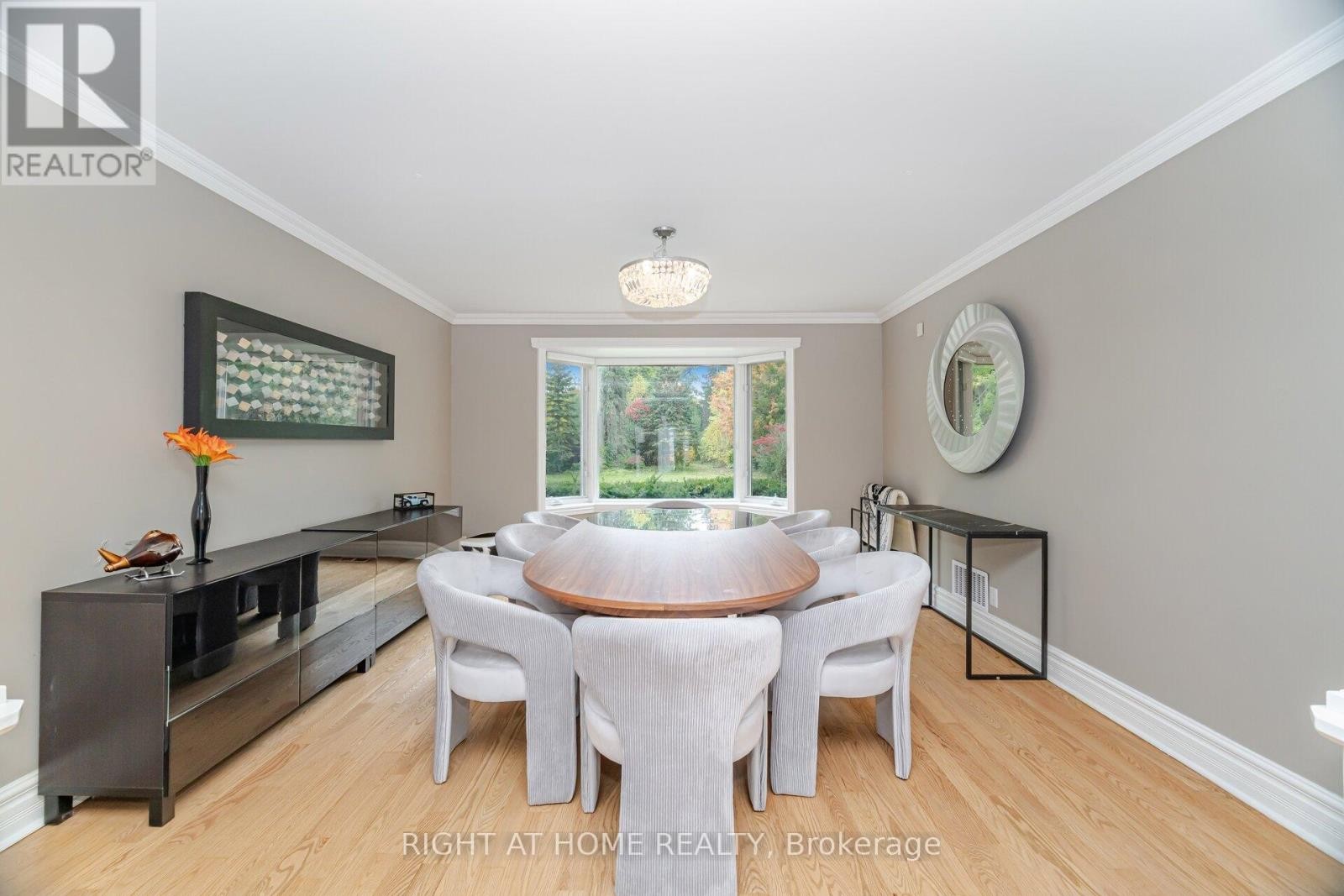 












2154 ONEIDA CRESCENT

,
Mississauga (Erindale),




Ontario
L5C1V6

