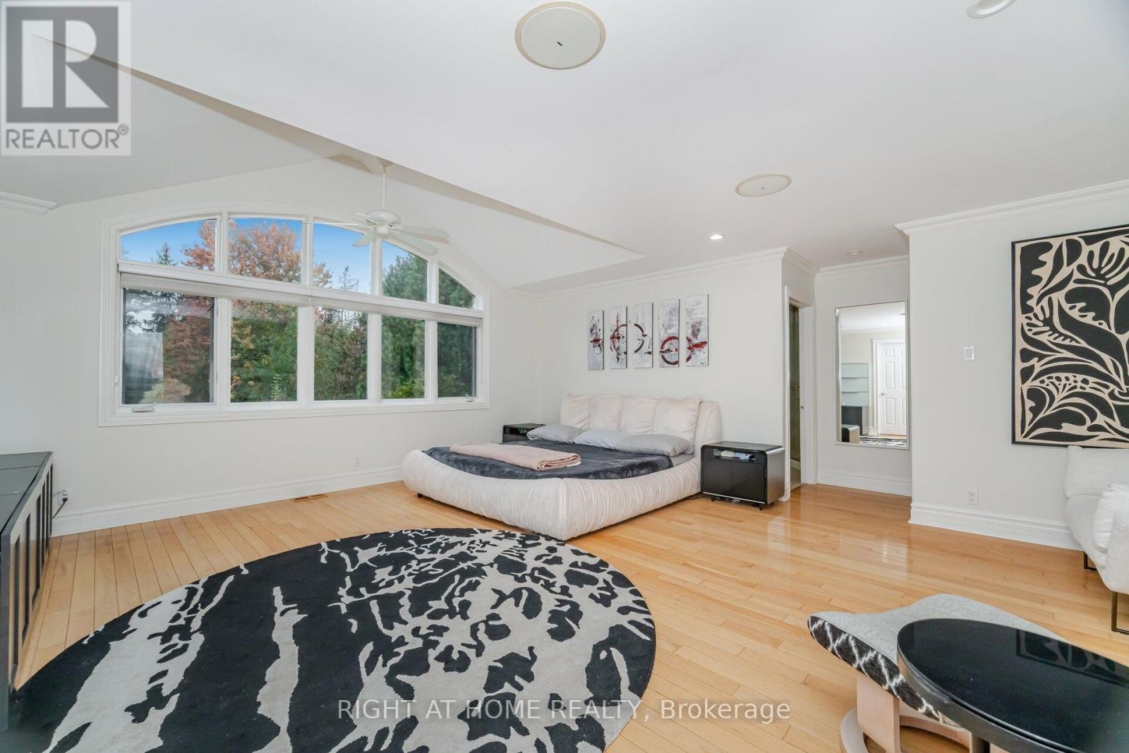 












2154 ONEIDA CRESCENT

,
Mississauga (Erindale),




Ontario
L5C1V6

