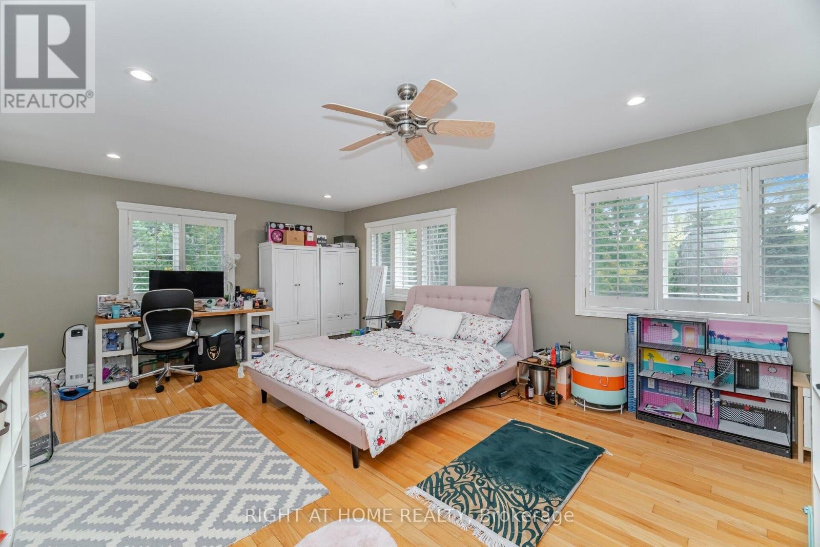 












2154 ONEIDA CRESCENT

,
Mississauga (Erindale),




Ontario
L5C1V6

