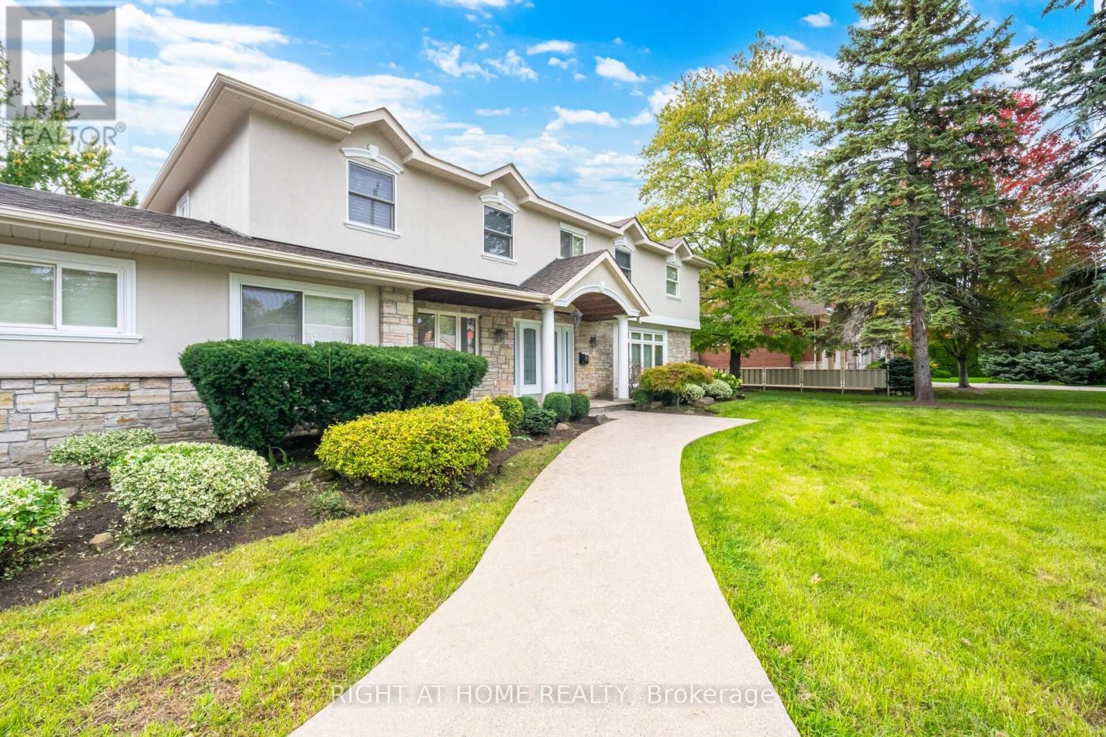 












2154 ONEIDA CRESCENT

,
Mississauga (Erindale),




Ontario
L5C1V6

