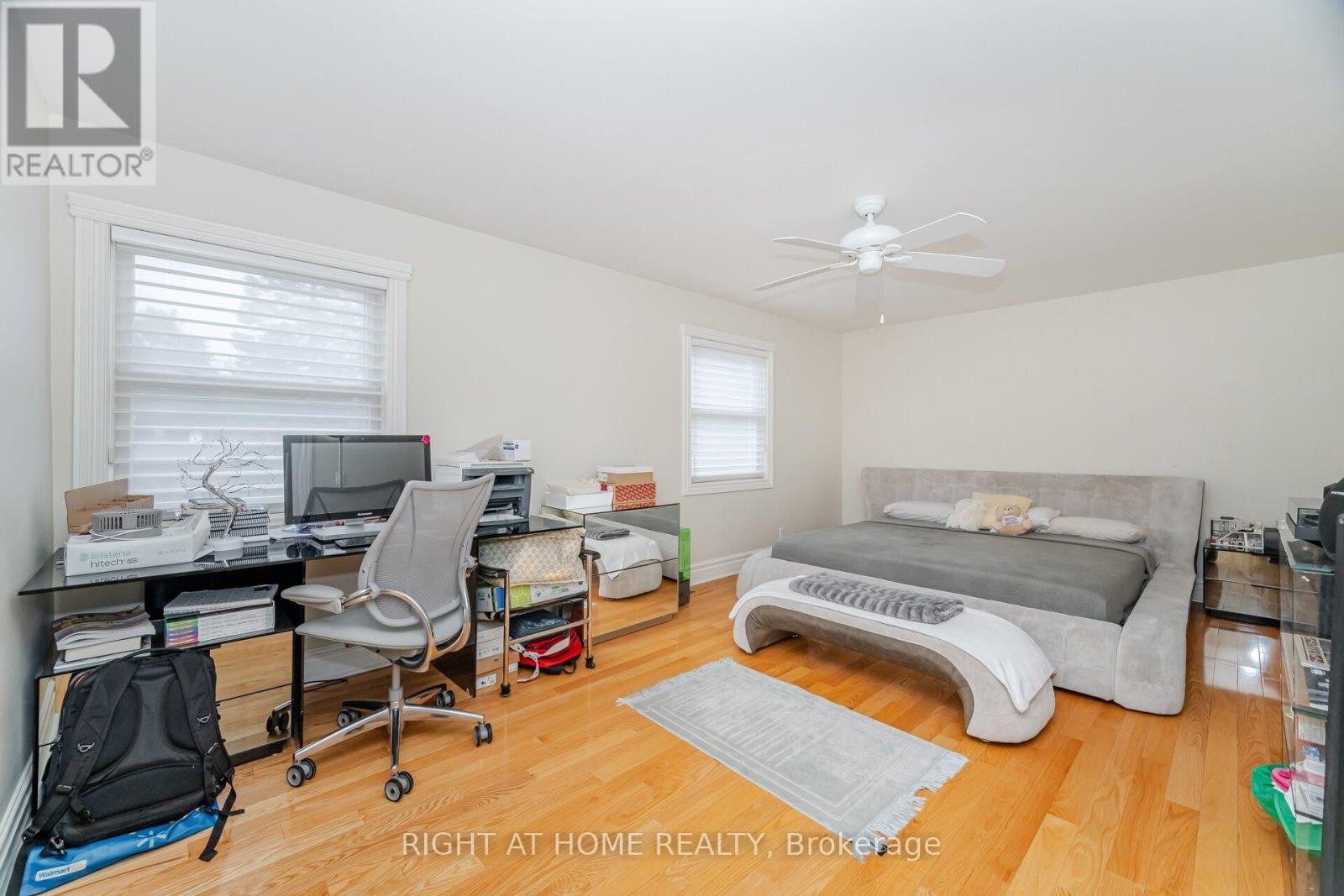 












2154 ONEIDA CRESCENT

,
Mississauga (Erindale),




Ontario
L5C1V6

