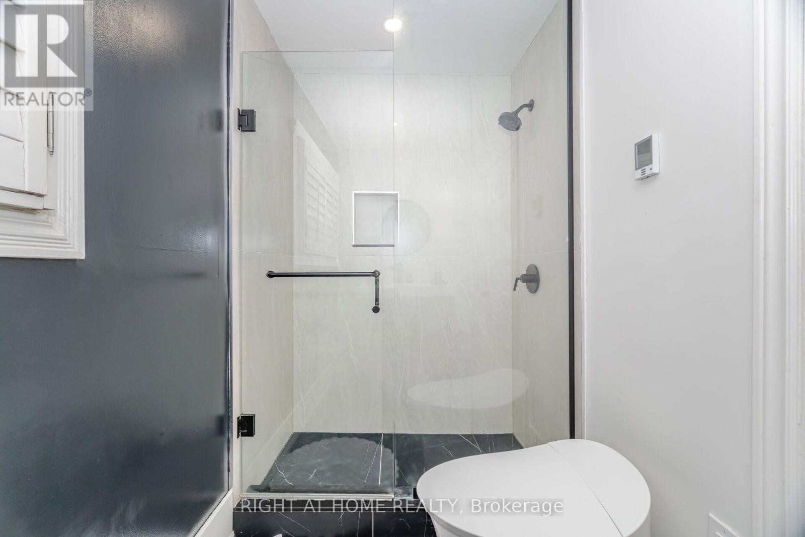 












2154 ONEIDA CRESCENT

,
Mississauga (Erindale),




Ontario
L5C1V6

