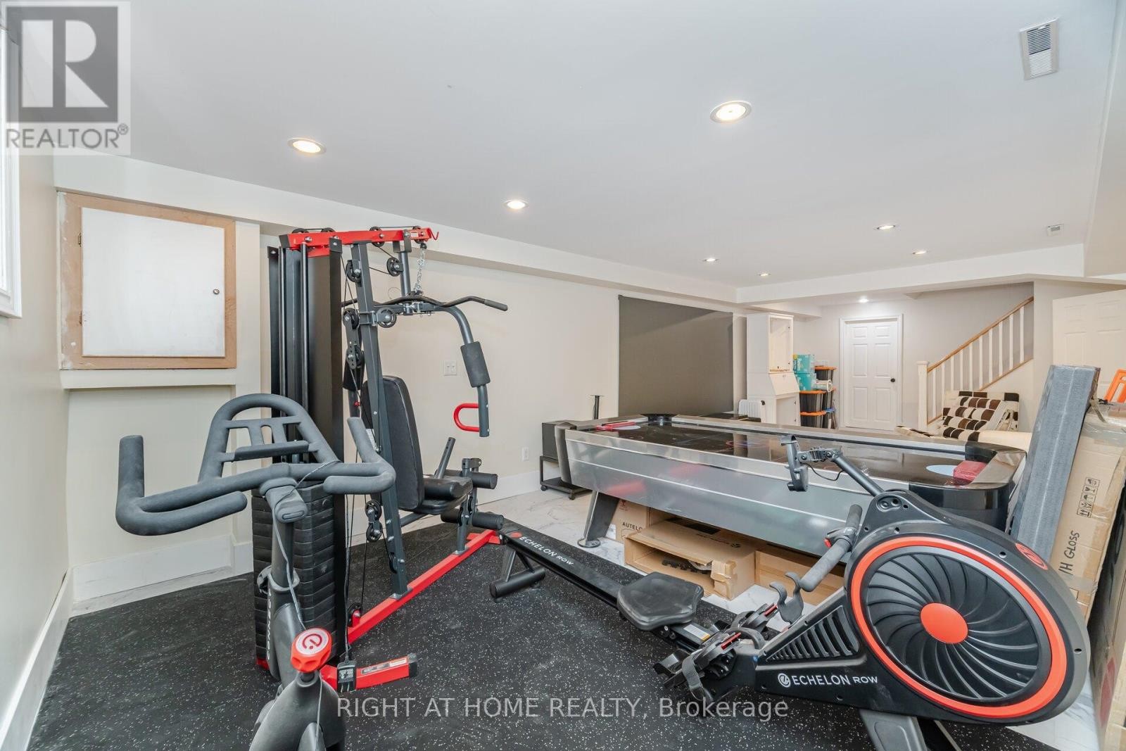 












2154 ONEIDA CRESCENT

,
Mississauga (Erindale),




Ontario
L5C1V6

