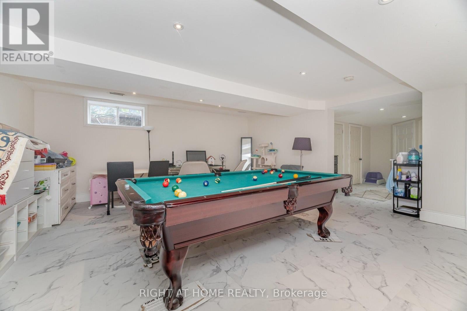 












2154 ONEIDA CRESCENT

,
Mississauga (Erindale),




Ontario
L5C1V6

