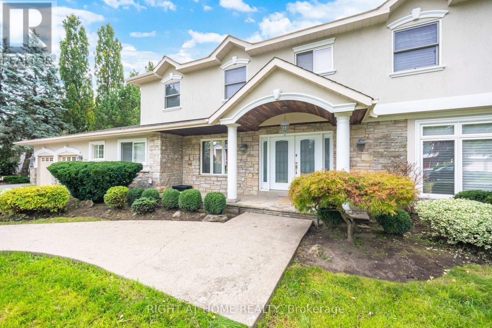 












2154 ONEIDA CRESCENT

,
Mississauga (Erindale),




Ontario
L5C1V6

