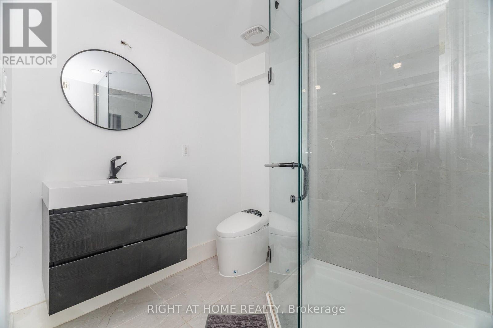 












2154 ONEIDA CRESCENT

,
Mississauga (Erindale),




Ontario
L5C1V6

