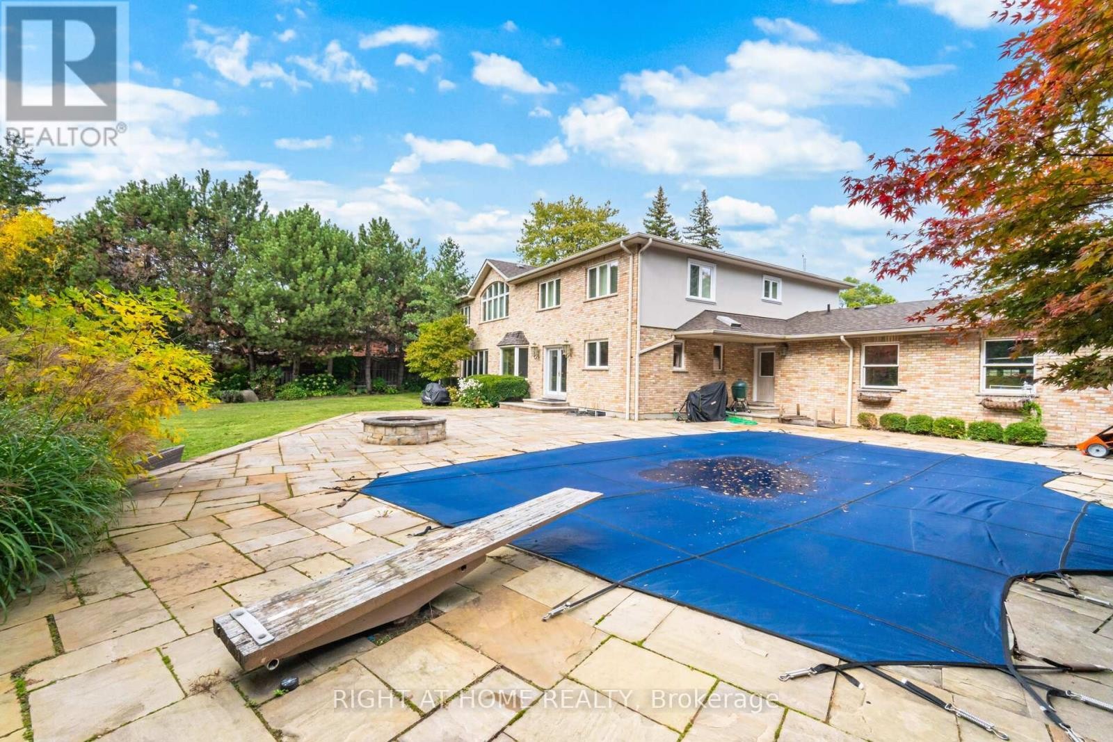 












2154 ONEIDA CRESCENT

,
Mississauga (Erindale),




Ontario
L5C1V6

