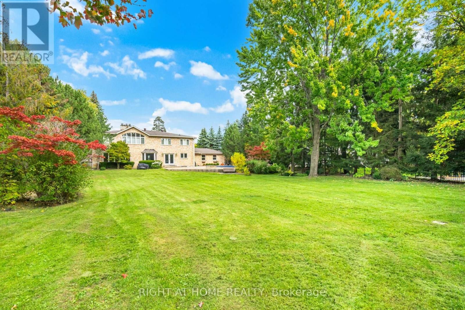 












2154 ONEIDA CRESCENT

,
Mississauga (Erindale),




Ontario
L5C1V6

