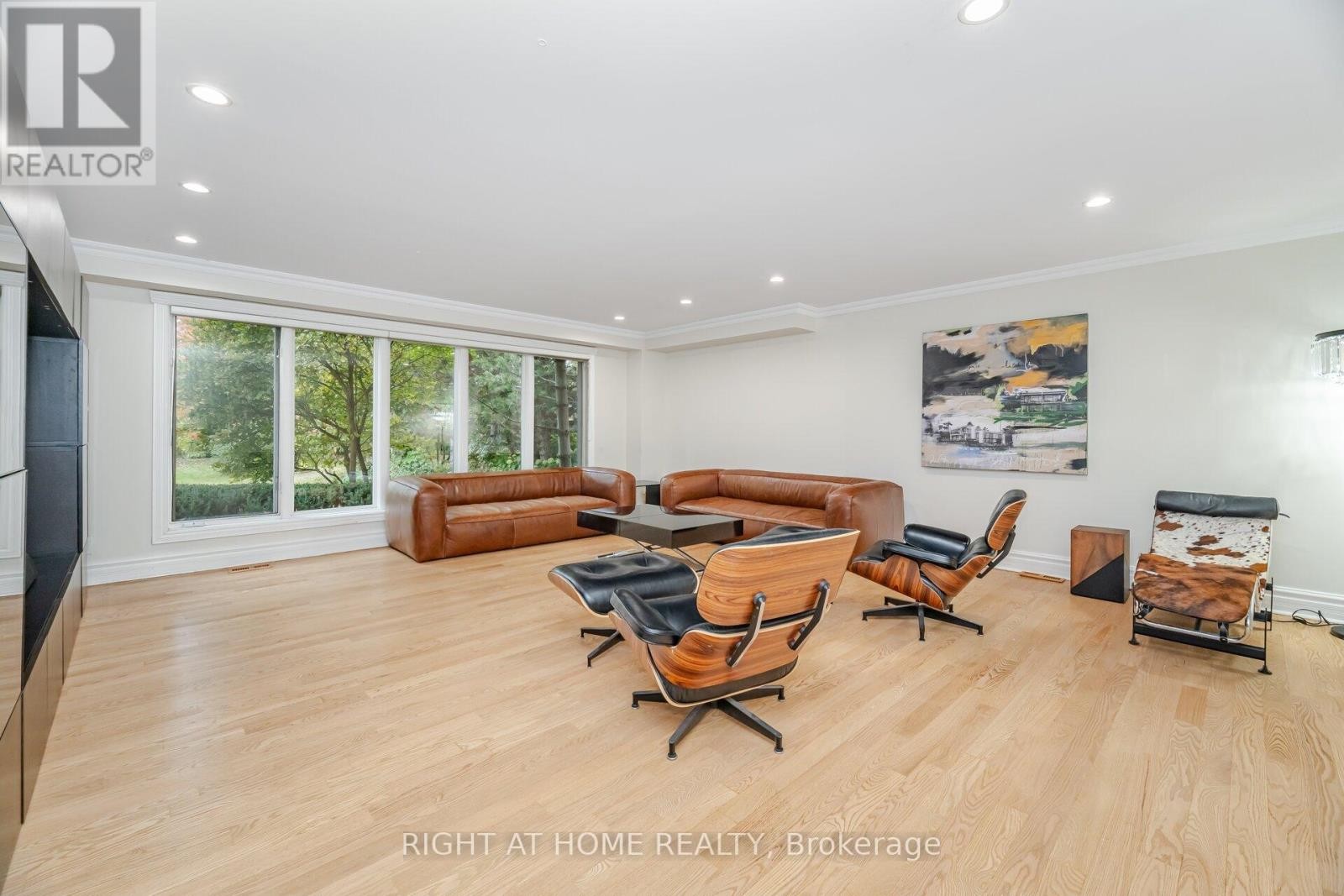 












2154 ONEIDA CRESCENT

,
Mississauga (Erindale),




Ontario
L5C1V6

