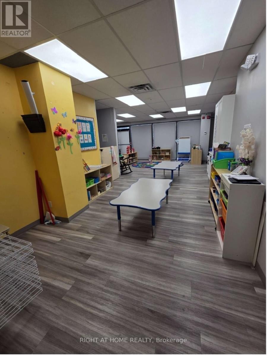 












108/111 - 700 DORVAL DRIVE

,
Oakville (QE Queen Elizabeth),




Ontario
L6K3V3

