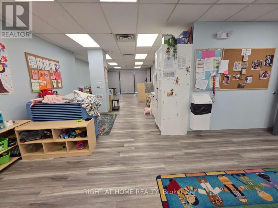 












108/111 - 700 DORVAL DRIVE

,
Oakville (QE Queen Elizabeth),




Ontario
L6K3V3

