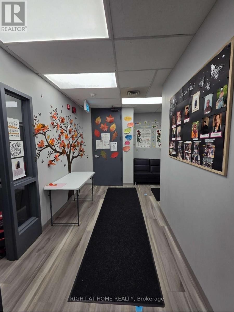 












108/111 - 700 DORVAL DRIVE

,
Oakville (QE Queen Elizabeth),




Ontario
L6K3V3

