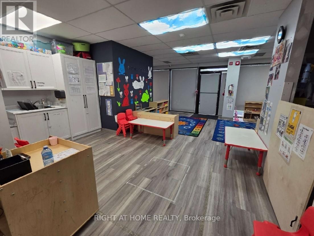 












108/111 - 700 DORVAL DRIVE

,
Oakville (QE Queen Elizabeth),




Ontario
L6K3V3

