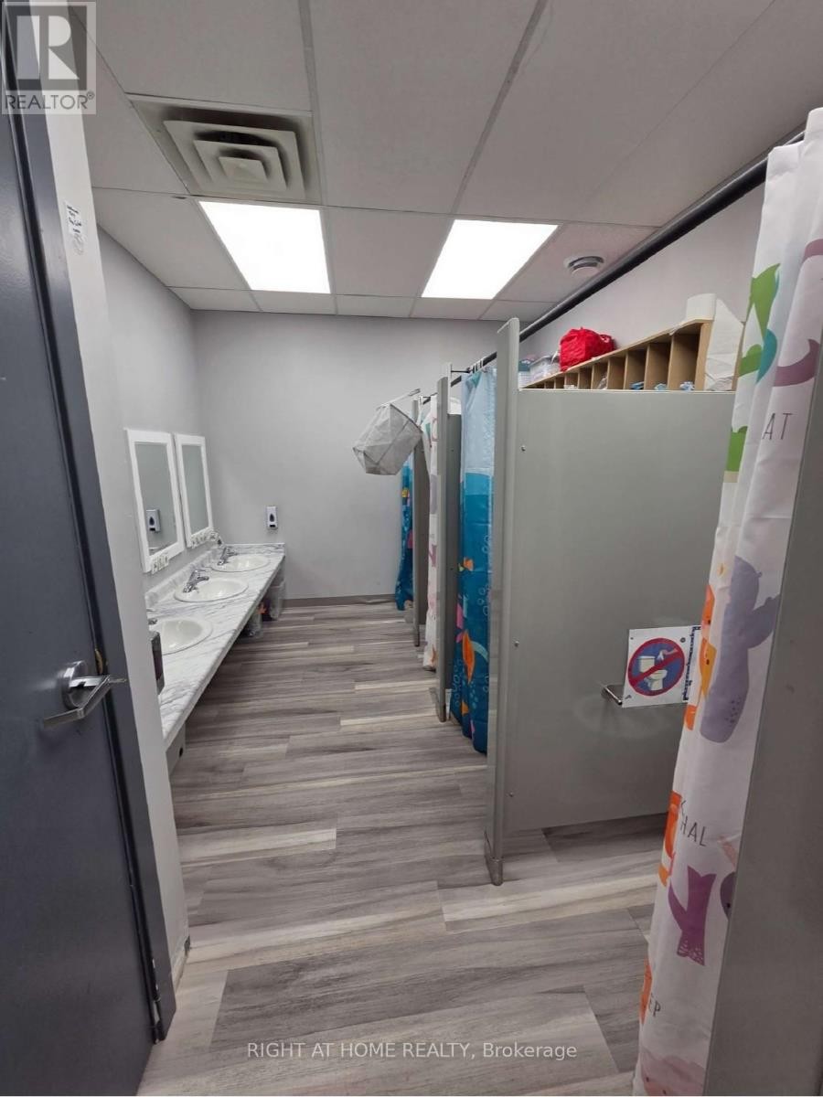 












108/111 - 700 DORVAL DRIVE

,
Oakville (QE Queen Elizabeth),




Ontario
L6K3V3

