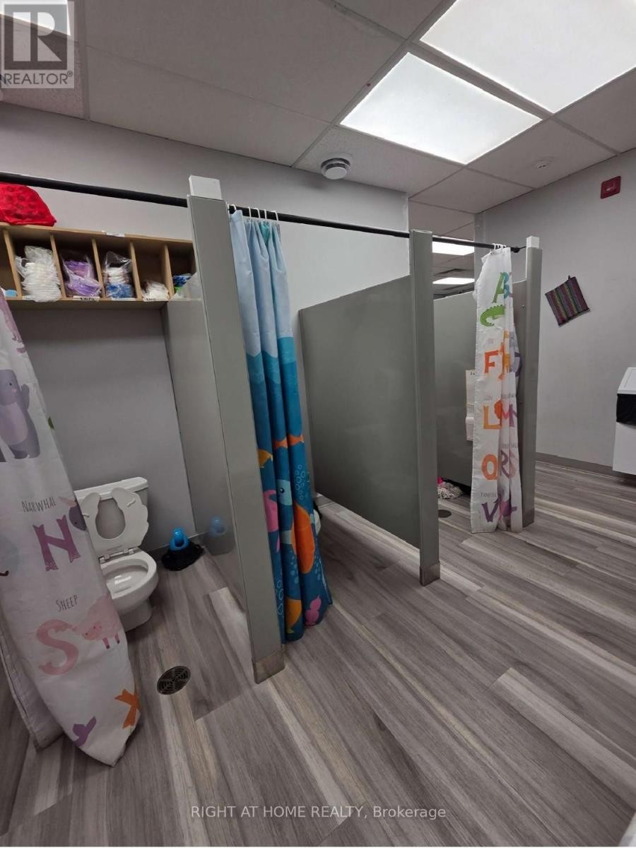 












108/111 - 700 DORVAL DRIVE

,
Oakville (QE Queen Elizabeth),




Ontario
L6K3V3

