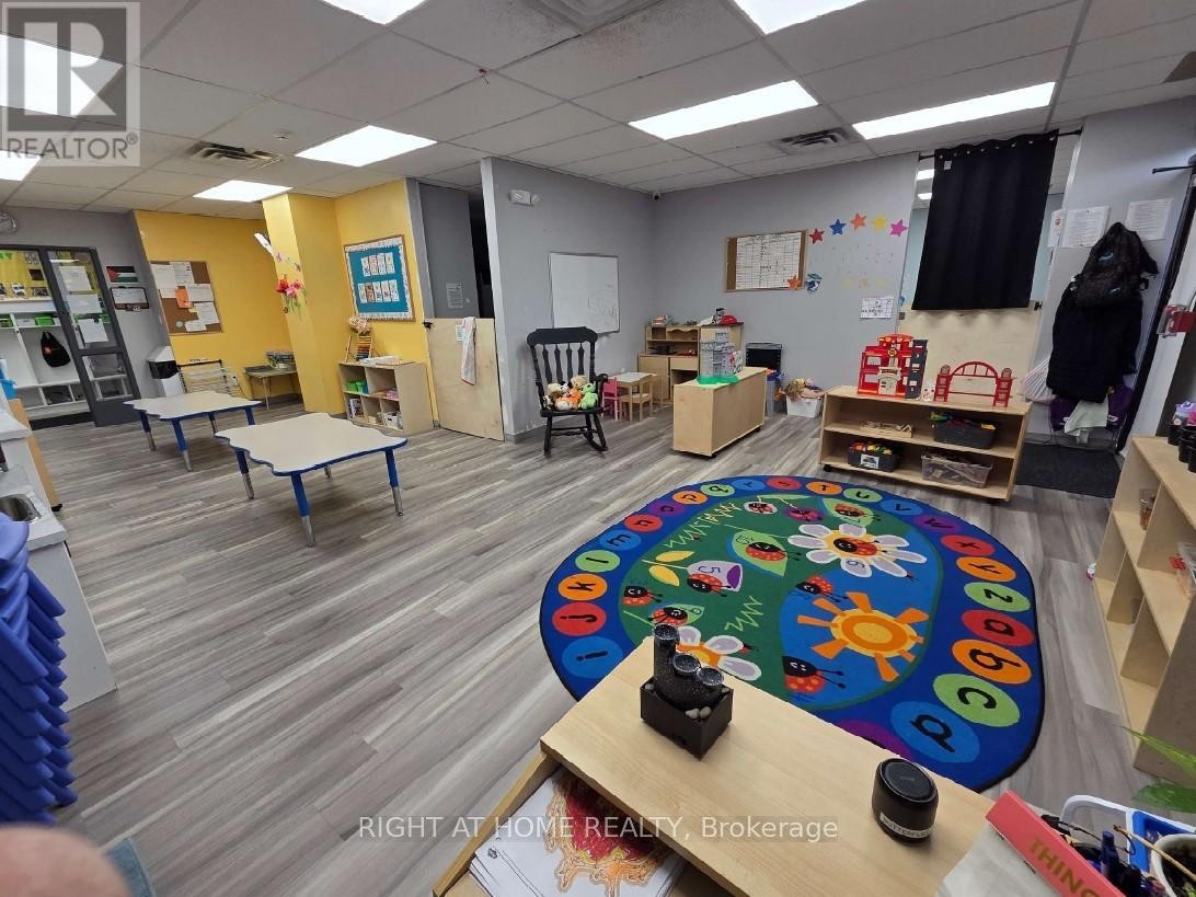












108/111 - 700 DORVAL DRIVE

,
Oakville (QE Queen Elizabeth),




Ontario
L6K3V3

