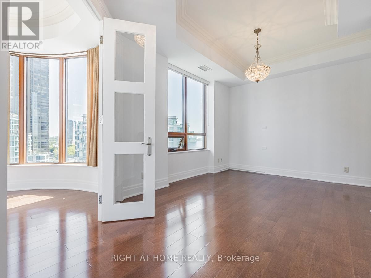 












LPH19 - 2095 LAKE SHORE BOULEVARD W

,
Toronto (Mimico),




Ontario
M8V4G4

