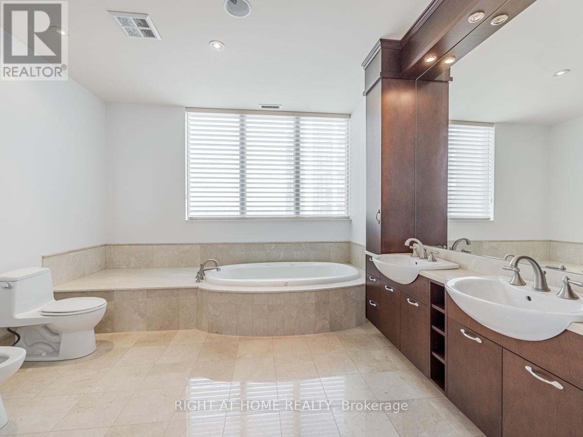 












LPH19 - 2095 LAKE SHORE BOULEVARD W

,
Toronto (Mimico),




Ontario
M8V4G4

