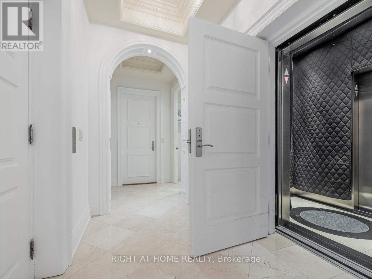 












LPH19 - 2095 LAKE SHORE BOULEVARD W

,
Toronto (Mimico),




Ontario
M8V4G4

