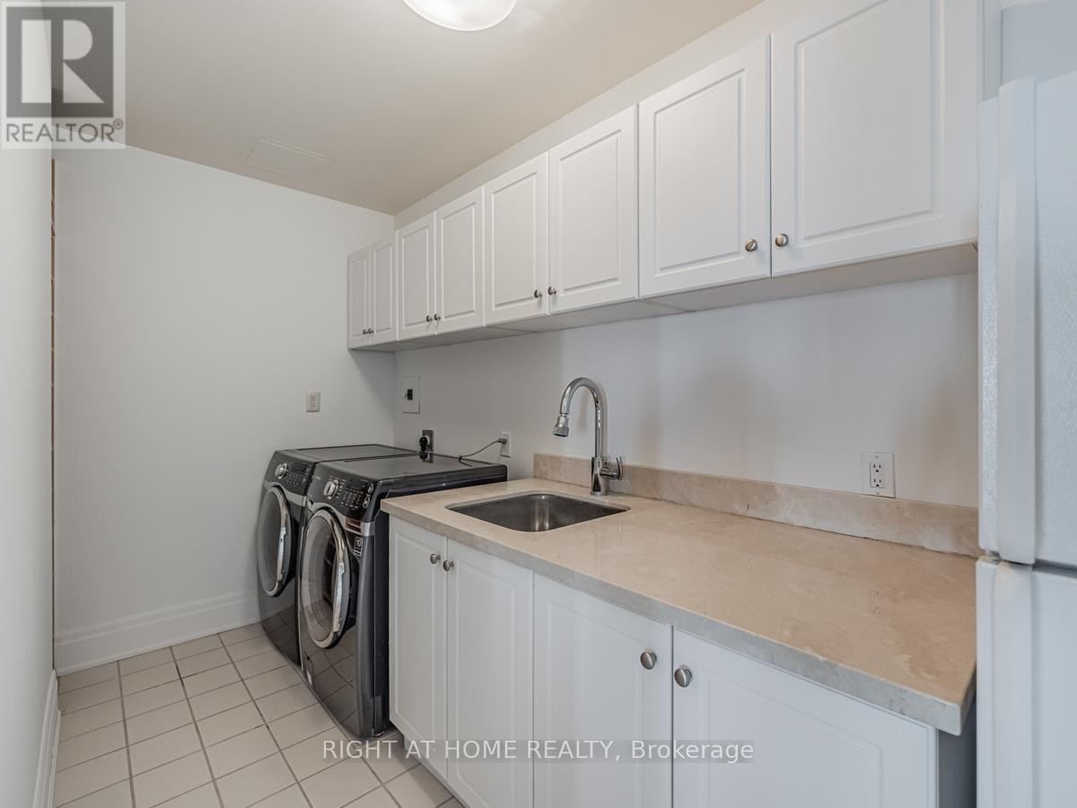 












LPH19 - 2095 LAKE SHORE BOULEVARD W

,
Toronto (Mimico),




Ontario
M8V4G4

