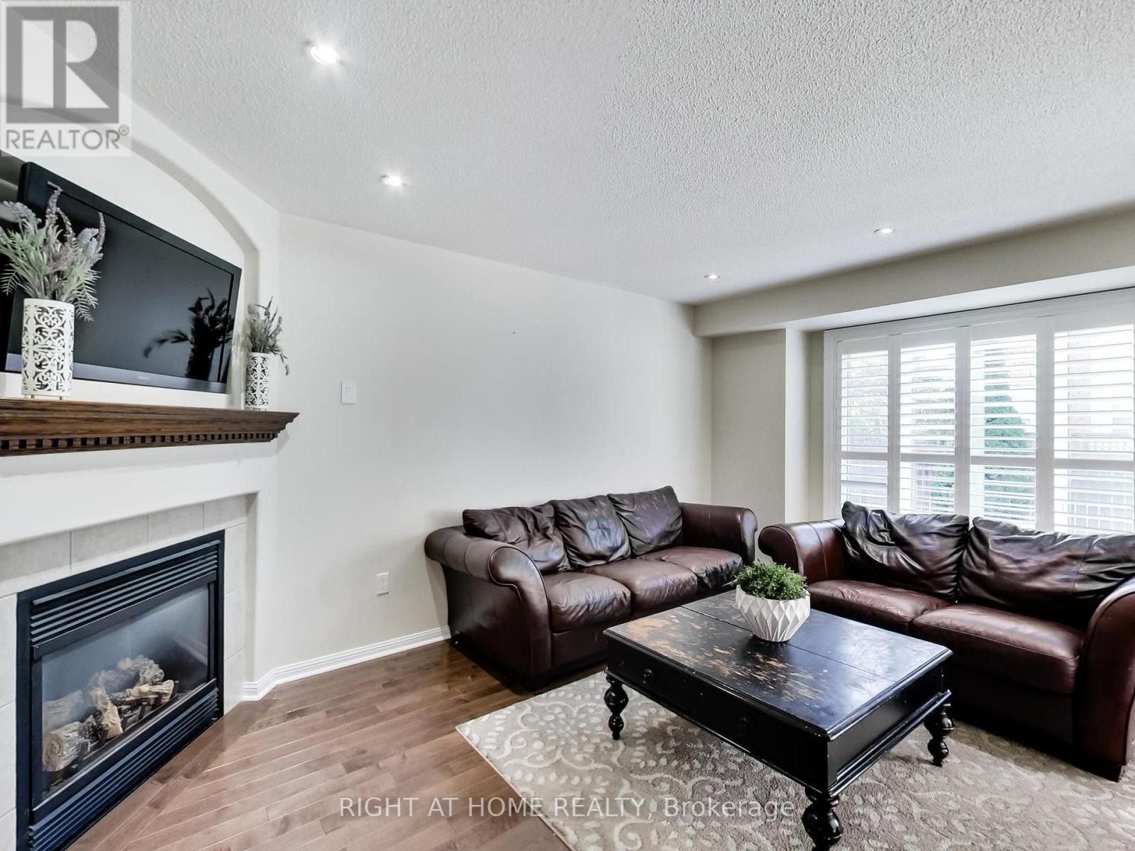 












2527 NETTLECREEK CRESCENT

,
Oakville (WT West Oak Trails),




Ontario
L6M4C1

