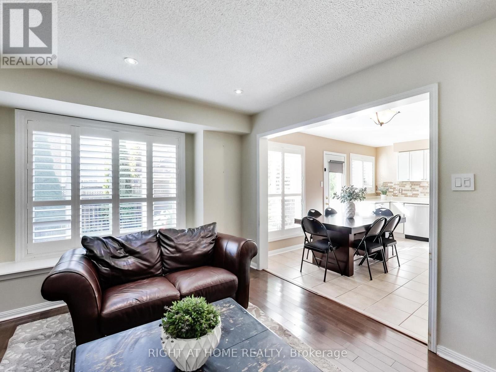 












2527 NETTLECREEK CRESCENT

,
Oakville (WT West Oak Trails),




Ontario
L6M4C1


