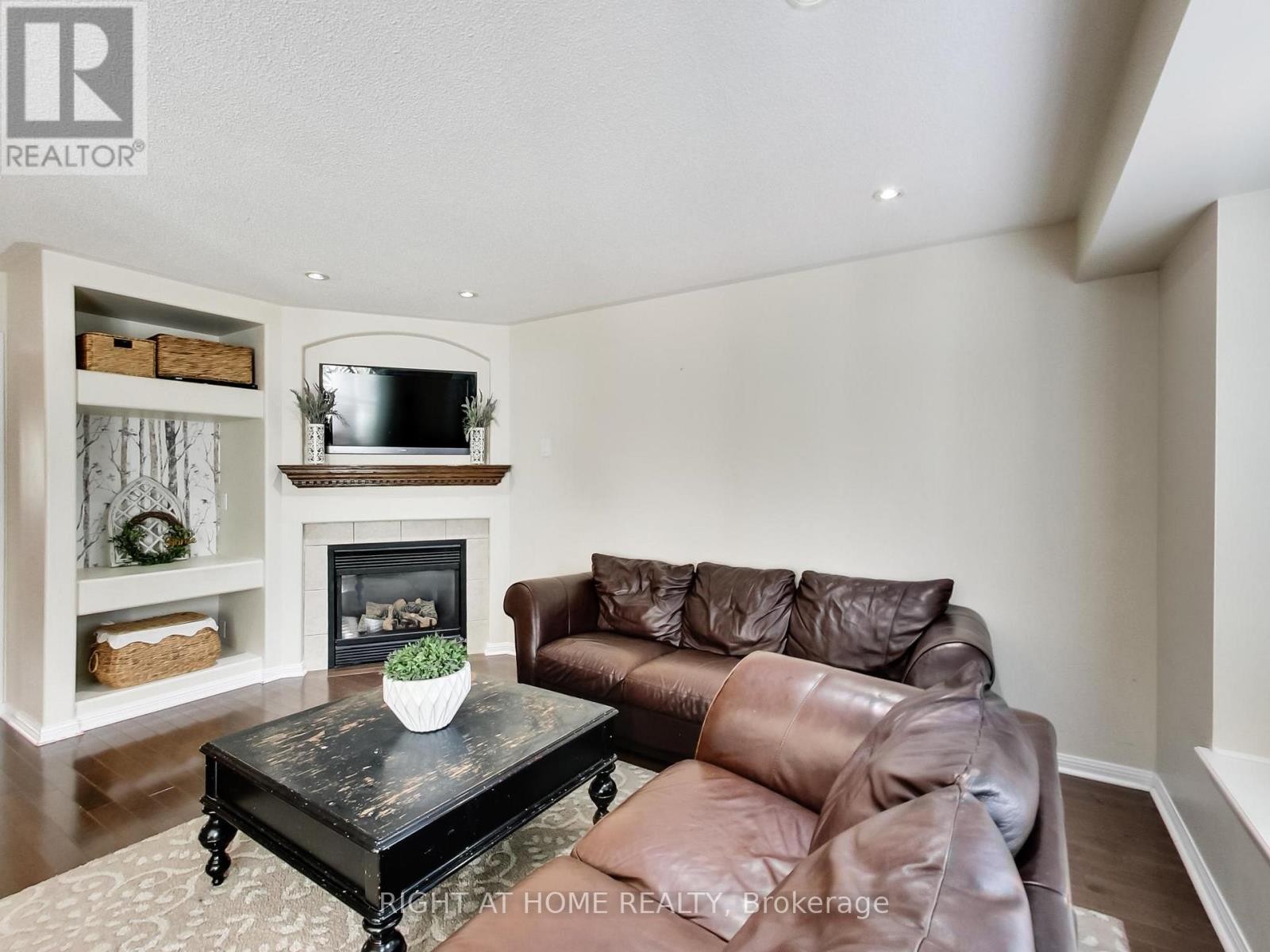 












2527 NETTLECREEK CRESCENT

,
Oakville (WT West Oak Trails),




Ontario
L6M4C1

