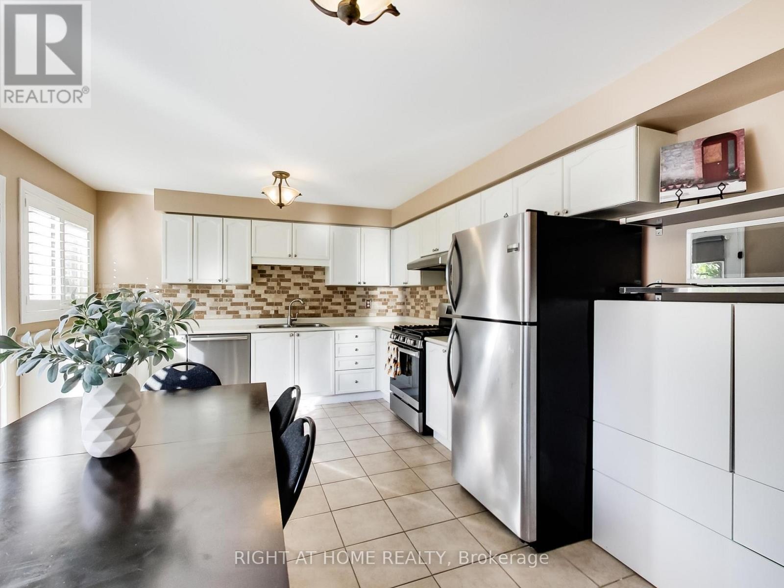 












2527 NETTLECREEK CRESCENT

,
Oakville (WT West Oak Trails),




Ontario
L6M4C1

