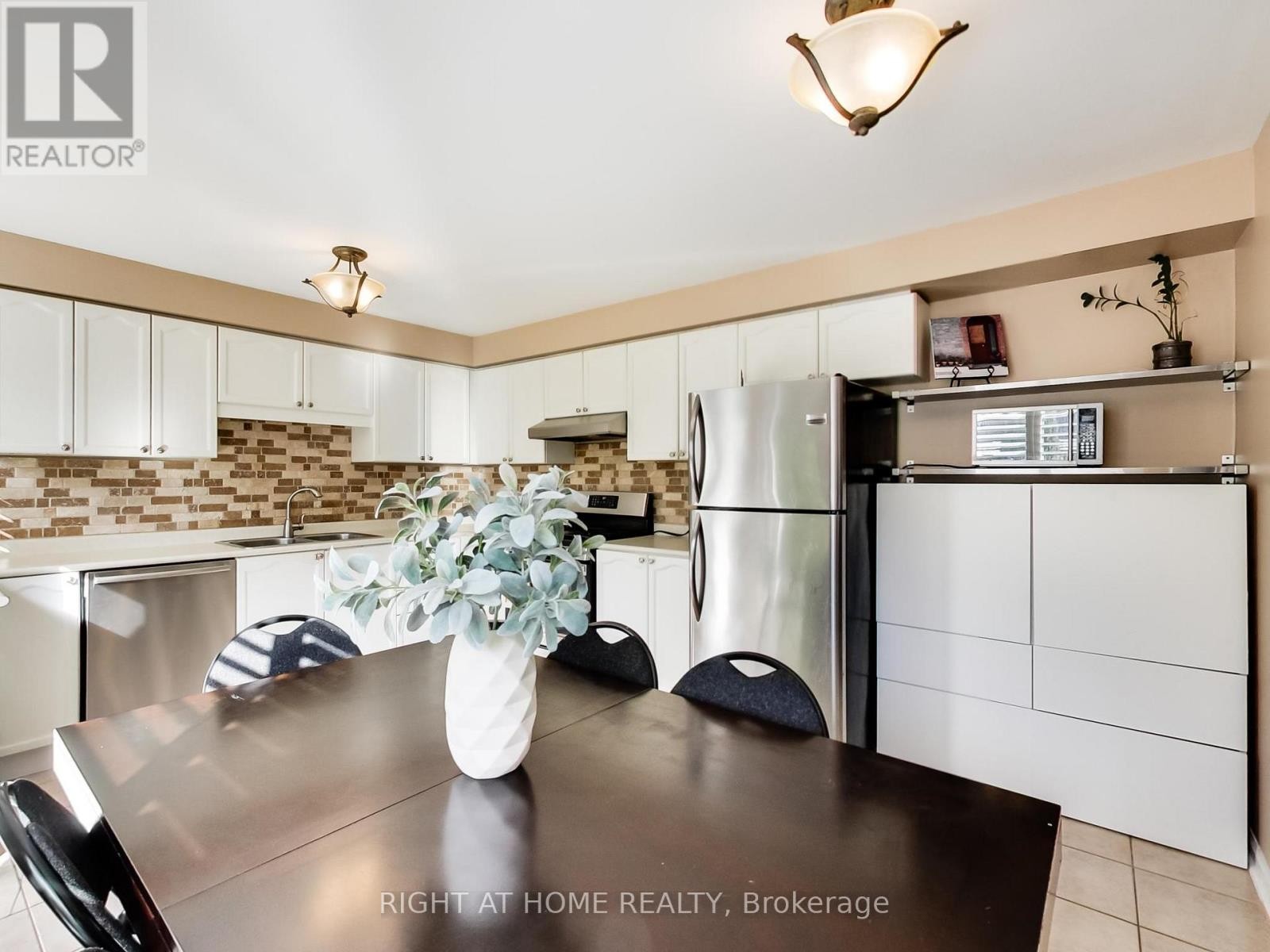 












2527 NETTLECREEK CRESCENT

,
Oakville (WT West Oak Trails),




Ontario
L6M4C1

