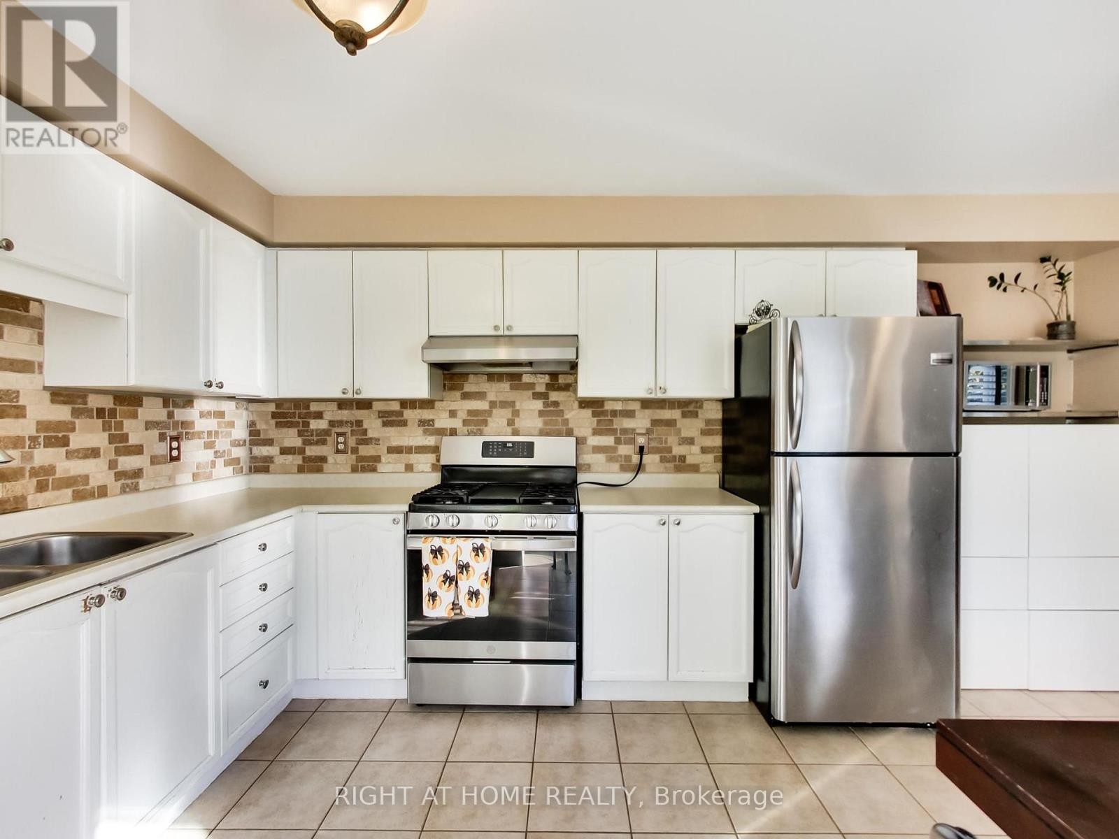 












2527 NETTLECREEK CRESCENT

,
Oakville (WT West Oak Trails),




Ontario
L6M4C1

