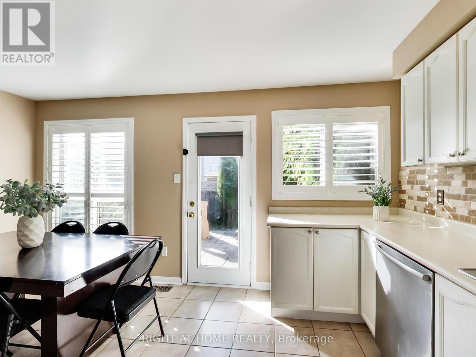 












2527 NETTLECREEK CRESCENT

,
Oakville (WT West Oak Trails),




Ontario
L6M4C1

