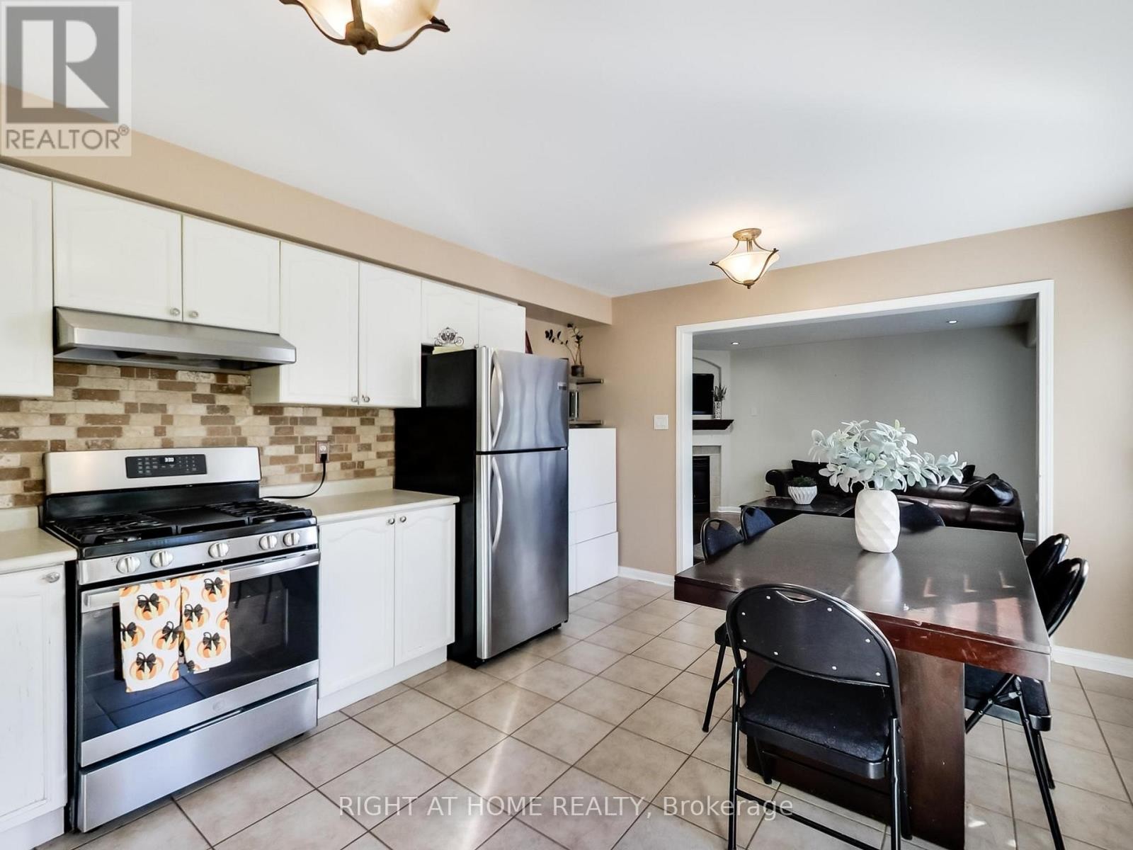 












2527 NETTLECREEK CRESCENT

,
Oakville (WT West Oak Trails),




Ontario
L6M4C1


