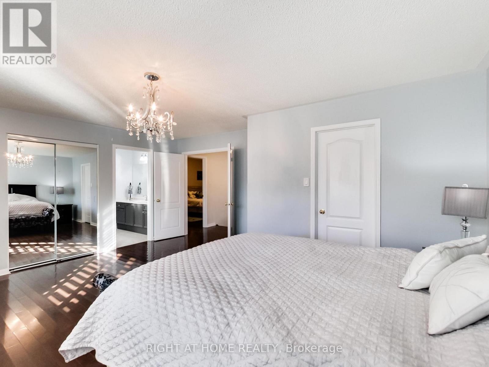












2527 NETTLECREEK CRESCENT

,
Oakville (WT West Oak Trails),




Ontario
L6M4C1

