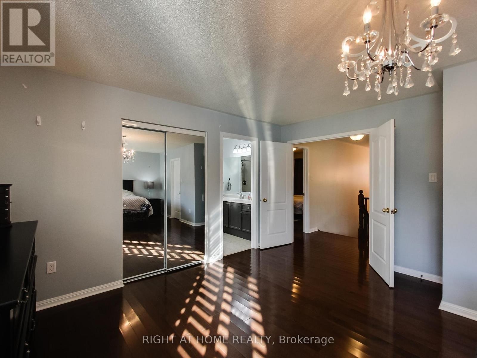 












2527 NETTLECREEK CRESCENT

,
Oakville (WT West Oak Trails),




Ontario
L6M4C1

