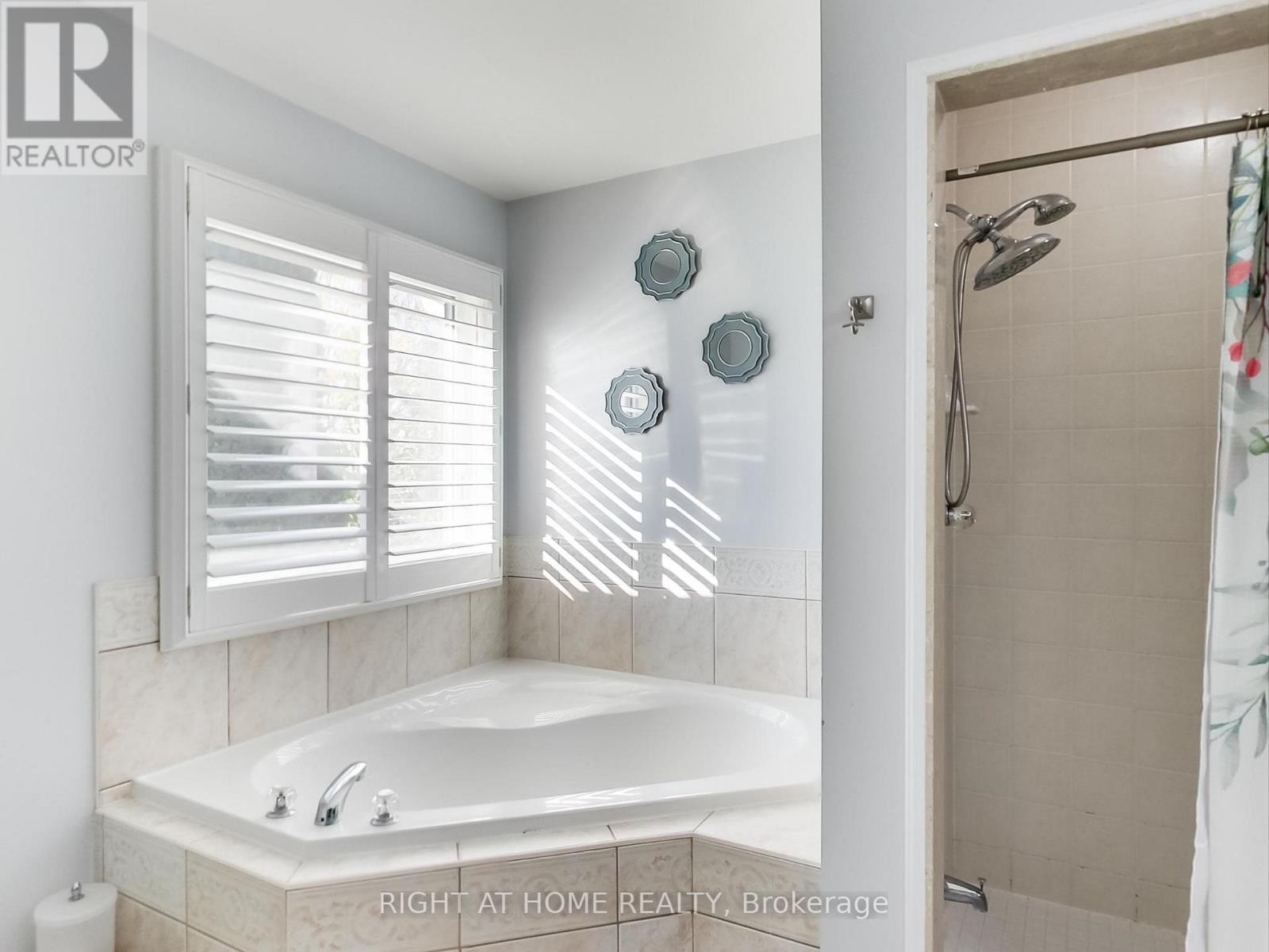 












2527 NETTLECREEK CRESCENT

,
Oakville (WT West Oak Trails),




Ontario
L6M4C1

