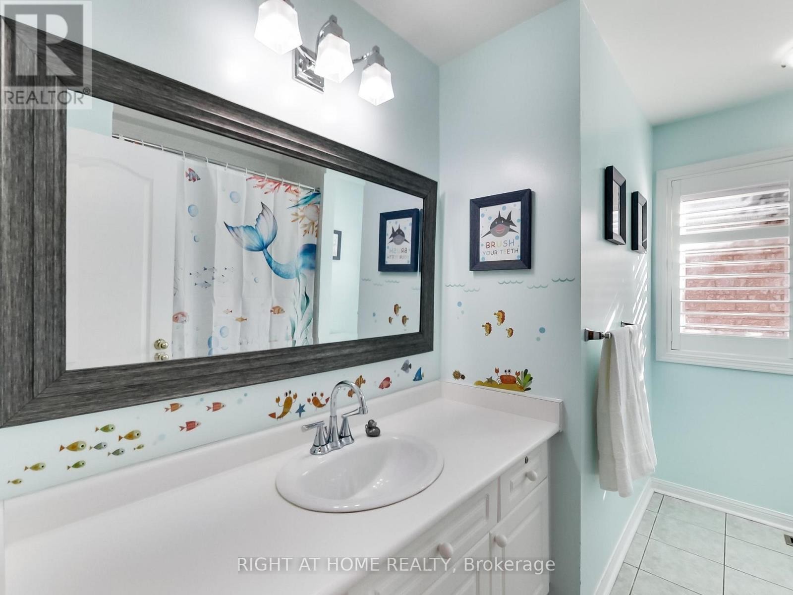 












2527 NETTLECREEK CRESCENT

,
Oakville (WT West Oak Trails),




Ontario
L6M4C1


