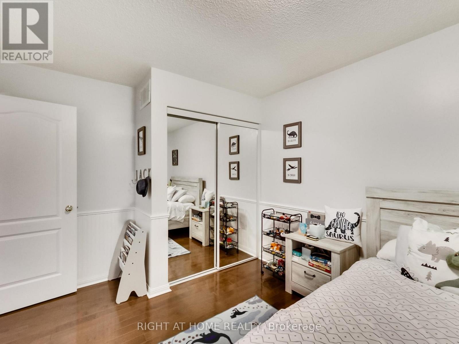 












2527 NETTLECREEK CRESCENT

,
Oakville (WT West Oak Trails),




Ontario
L6M4C1

