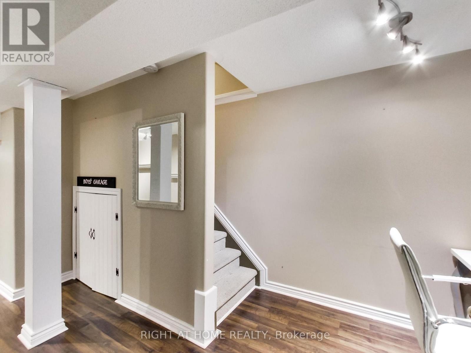 












2527 NETTLECREEK CRESCENT

,
Oakville (WT West Oak Trails),




Ontario
L6M4C1

