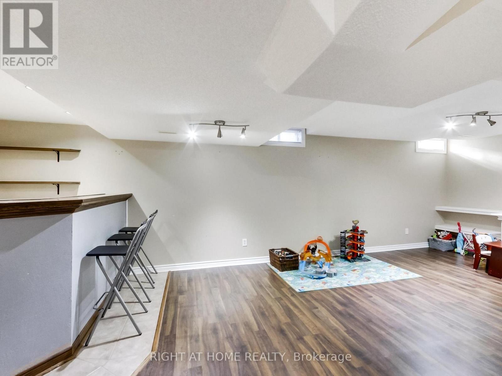 












2527 NETTLECREEK CRESCENT

,
Oakville (WT West Oak Trails),




Ontario
L6M4C1

