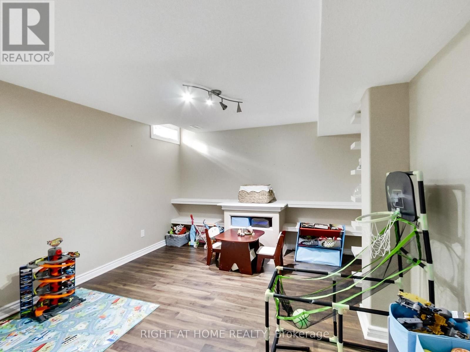 












2527 NETTLECREEK CRESCENT

,
Oakville (WT West Oak Trails),




Ontario
L6M4C1

