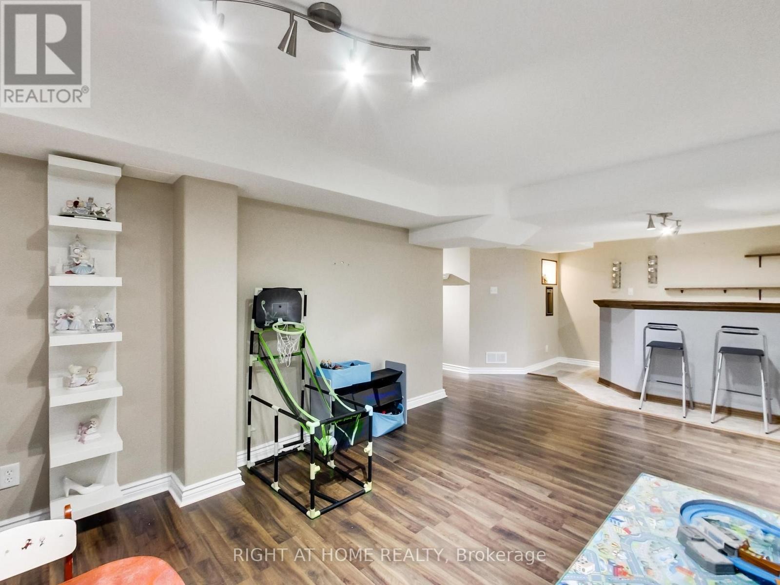 












2527 NETTLECREEK CRESCENT

,
Oakville (WT West Oak Trails),




Ontario
L6M4C1

