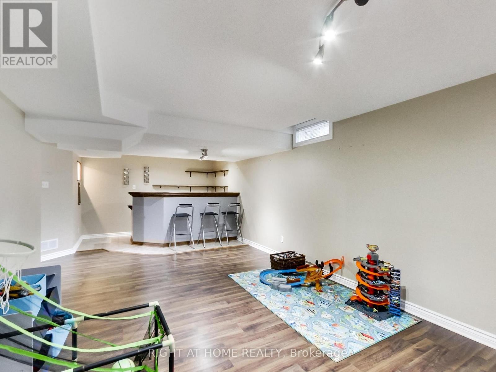 












2527 NETTLECREEK CRESCENT

,
Oakville (WT West Oak Trails),




Ontario
L6M4C1

