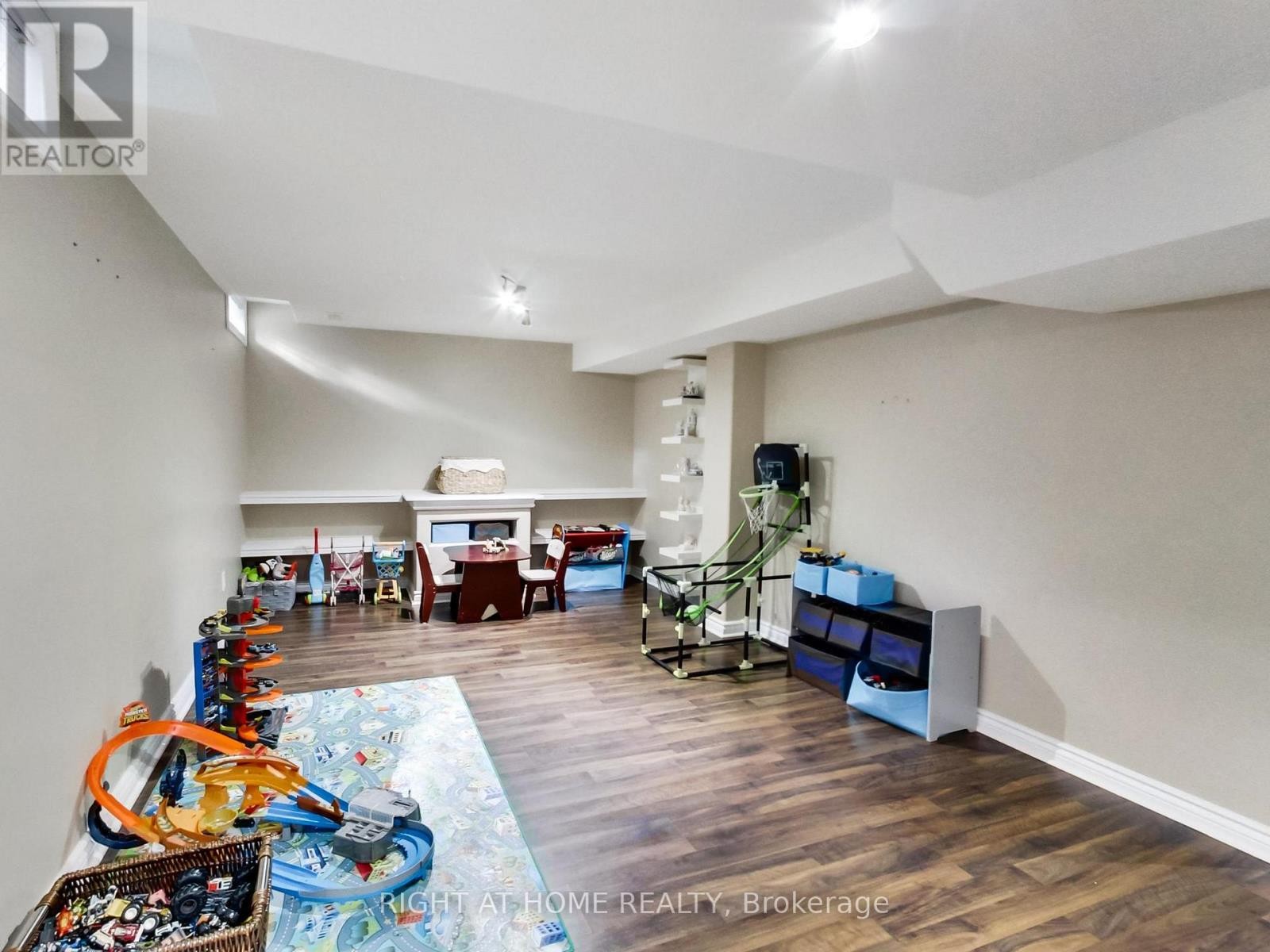 












2527 NETTLECREEK CRESCENT

,
Oakville (WT West Oak Trails),




Ontario
L6M4C1

