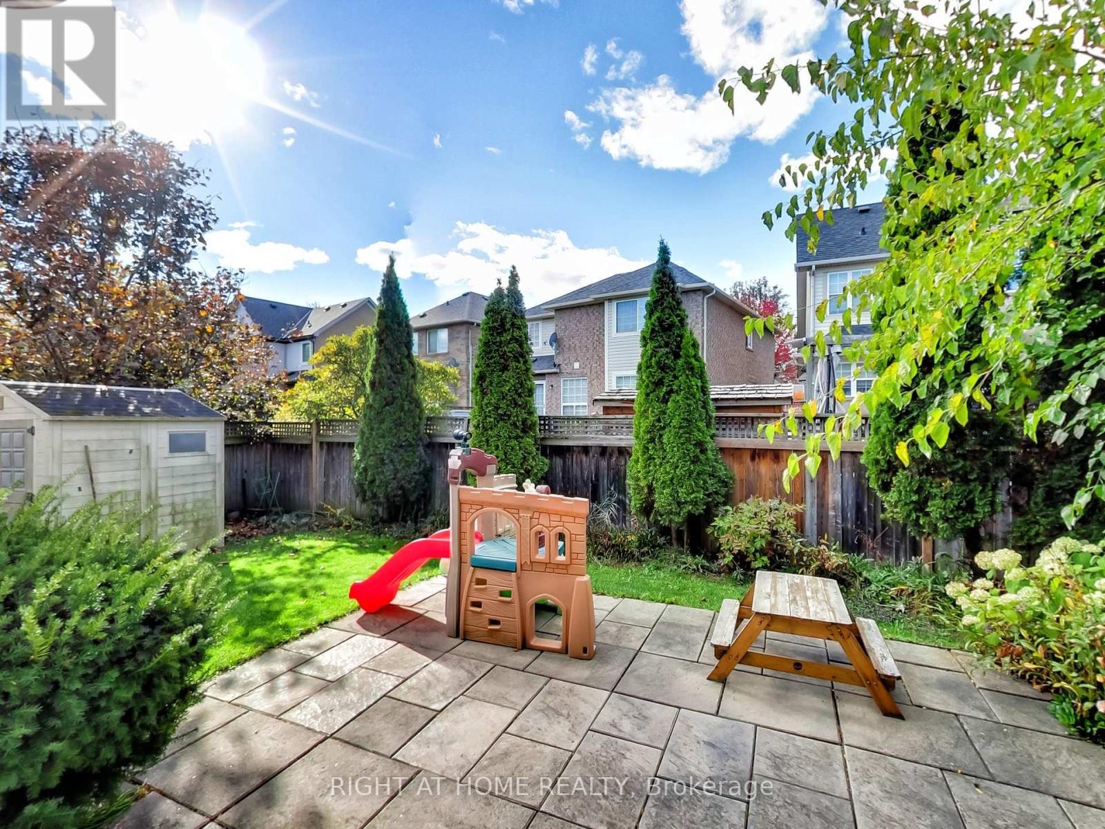 












2527 NETTLECREEK CRESCENT

,
Oakville (WT West Oak Trails),




Ontario
L6M4C1

