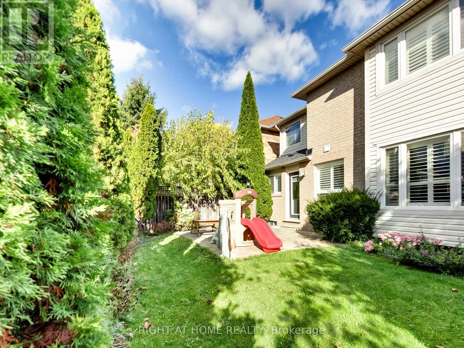 












2527 NETTLECREEK CRESCENT

,
Oakville (WT West Oak Trails),




Ontario
L6M4C1

