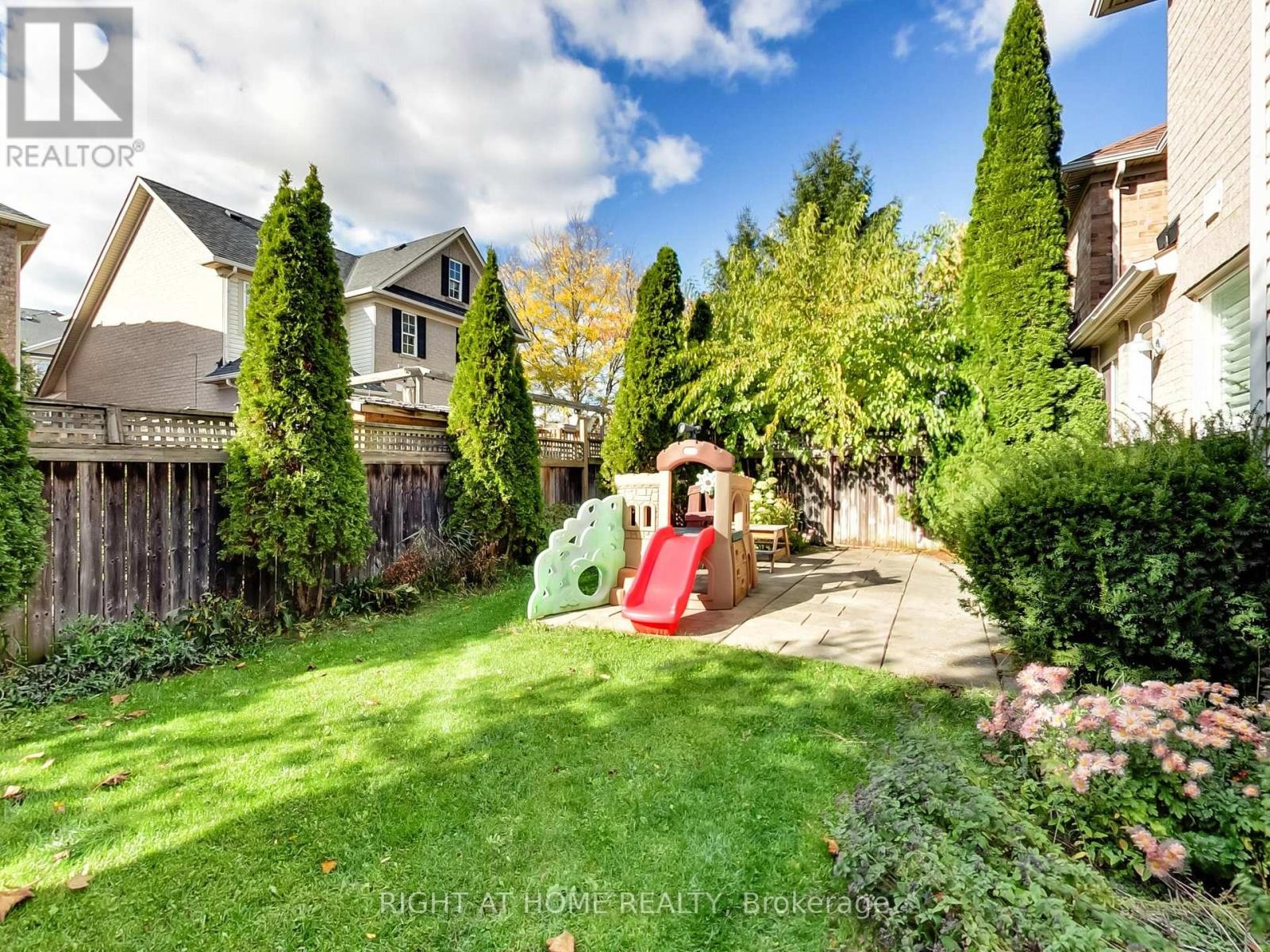 












2527 NETTLECREEK CRESCENT

,
Oakville (WT West Oak Trails),




Ontario
L6M4C1

