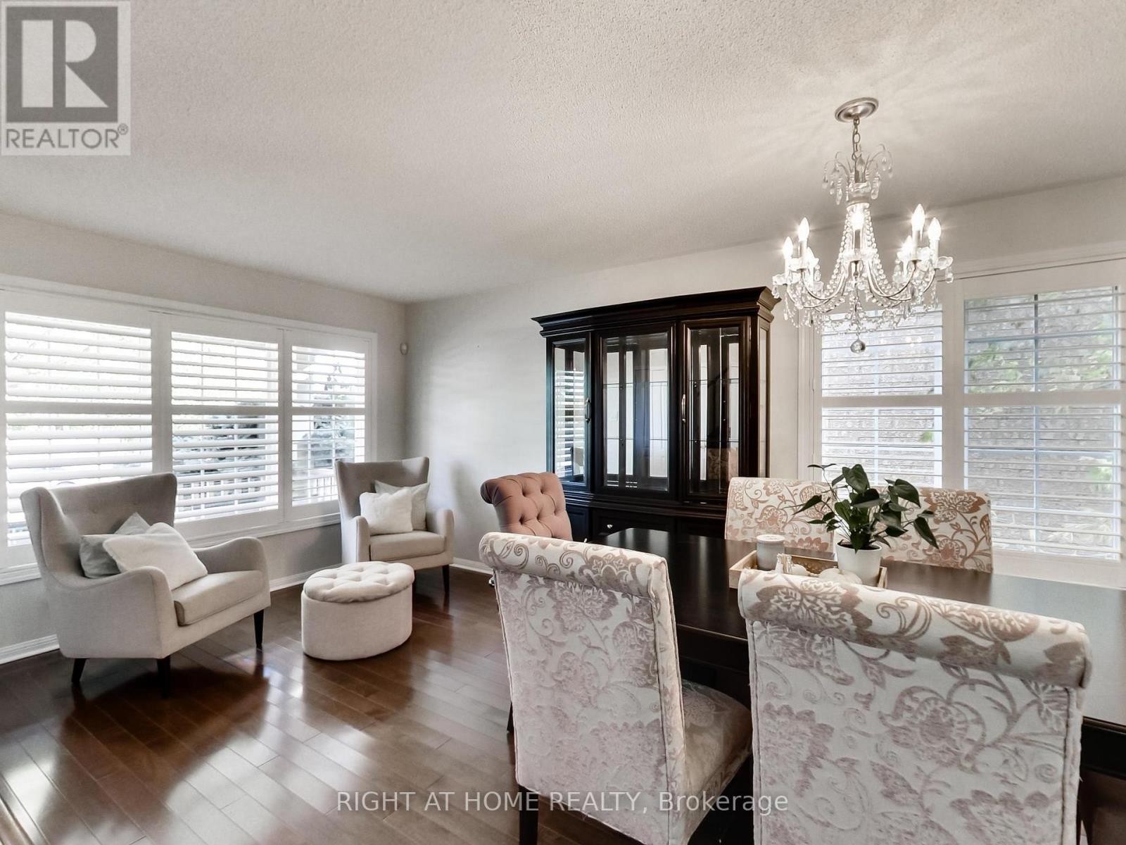 












2527 NETTLECREEK CRESCENT

,
Oakville (WT West Oak Trails),




Ontario
L6M4C1

