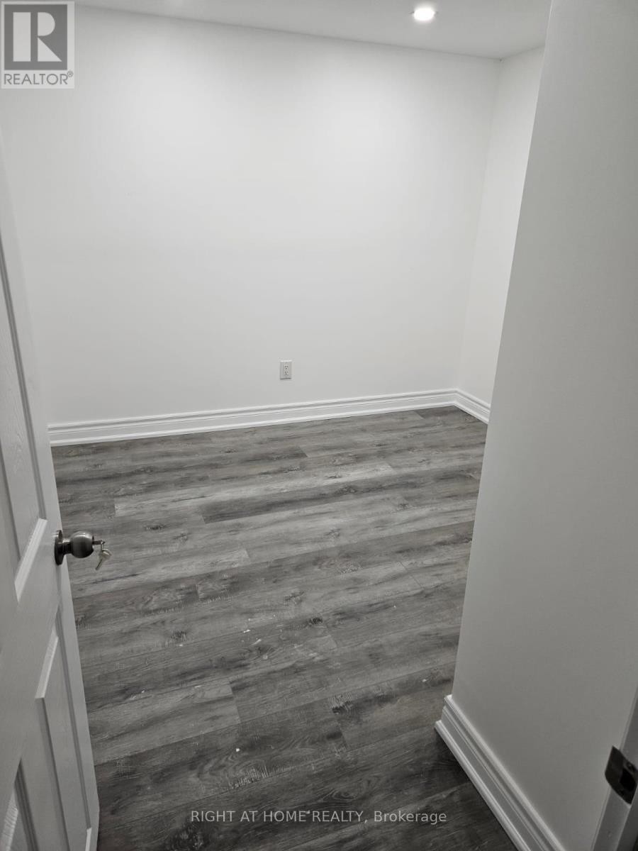 












1137 EWING CRESCENT

,
Mississauga (East Credit),




Ontario
L5V1C1

