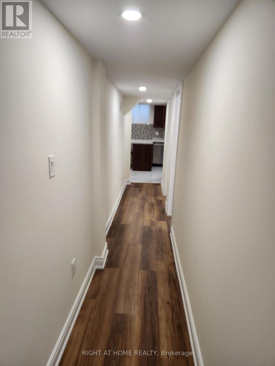 












LOWER - 62 PINEWAY PLACE

,
Brampton (Northgate),




Ontario
L6S5S4

